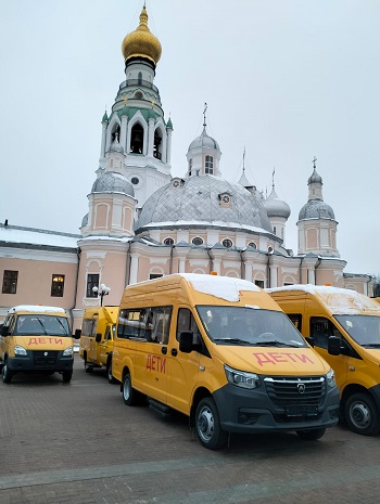 Автобус для юных андогжан.