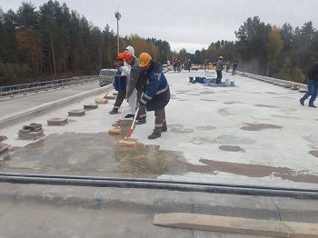 Мост через Колпь скоро откроют. Мост через Колпь скоро откроют.