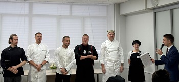 Вышла в финал кулинарного конкурса. Вышла в финал кулинарного конкурса.