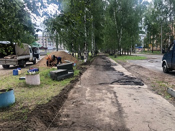 Обновим аллею. Обновим аллею.